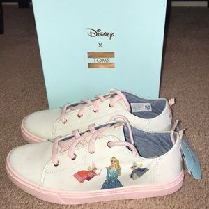 DISNEY TOMS